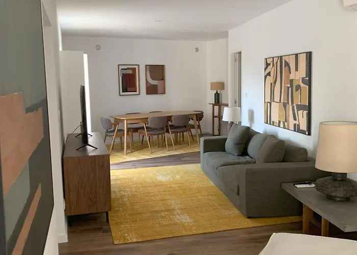 3Bdr Central Apartment In Graca By Lovelystay